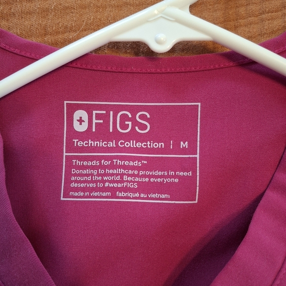 Figs Catarina One-Pocket Scrub Top - Raspberry Sorbet - Picture 3 of 3